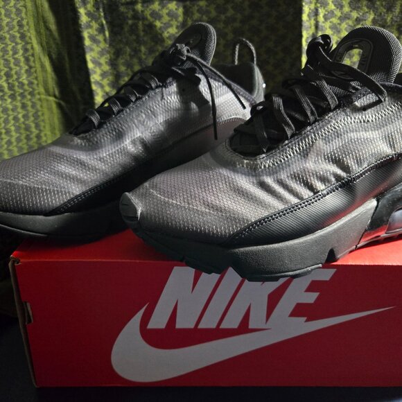 NIKE Air Max 2090 Men's Sneakers - Picture 2 of 5